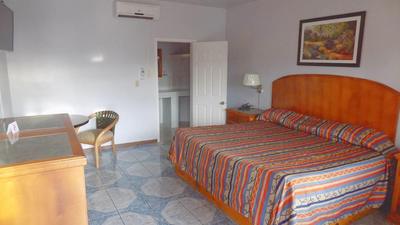 Hotel del Camino Cuauhtémoc Esterno foto