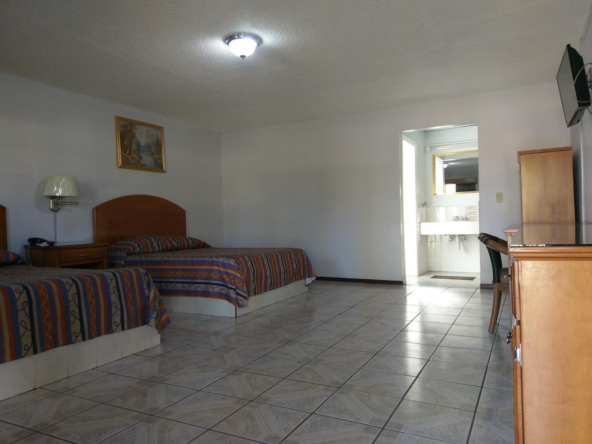 Hotel del Camino Cuauhtémoc Esterno foto